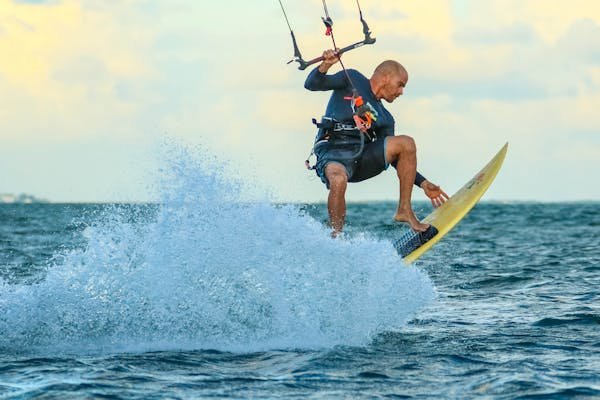 Kitesurf : découvrez les meilleures marques et équipements